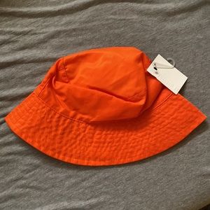 ORANGE BUCKET HAT